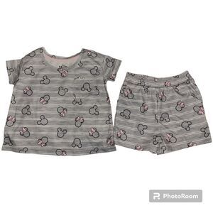 Minnie Mouse pj set size 4 T. ^